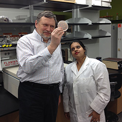 Team leader Yury Chernoff and first author Pavithra Chandramowlishwaran (Courtesy of Yury Chernoff) 