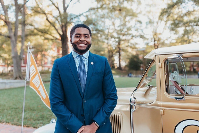 Derek Huell is a third-year Neuroscience major on a pre-med track.