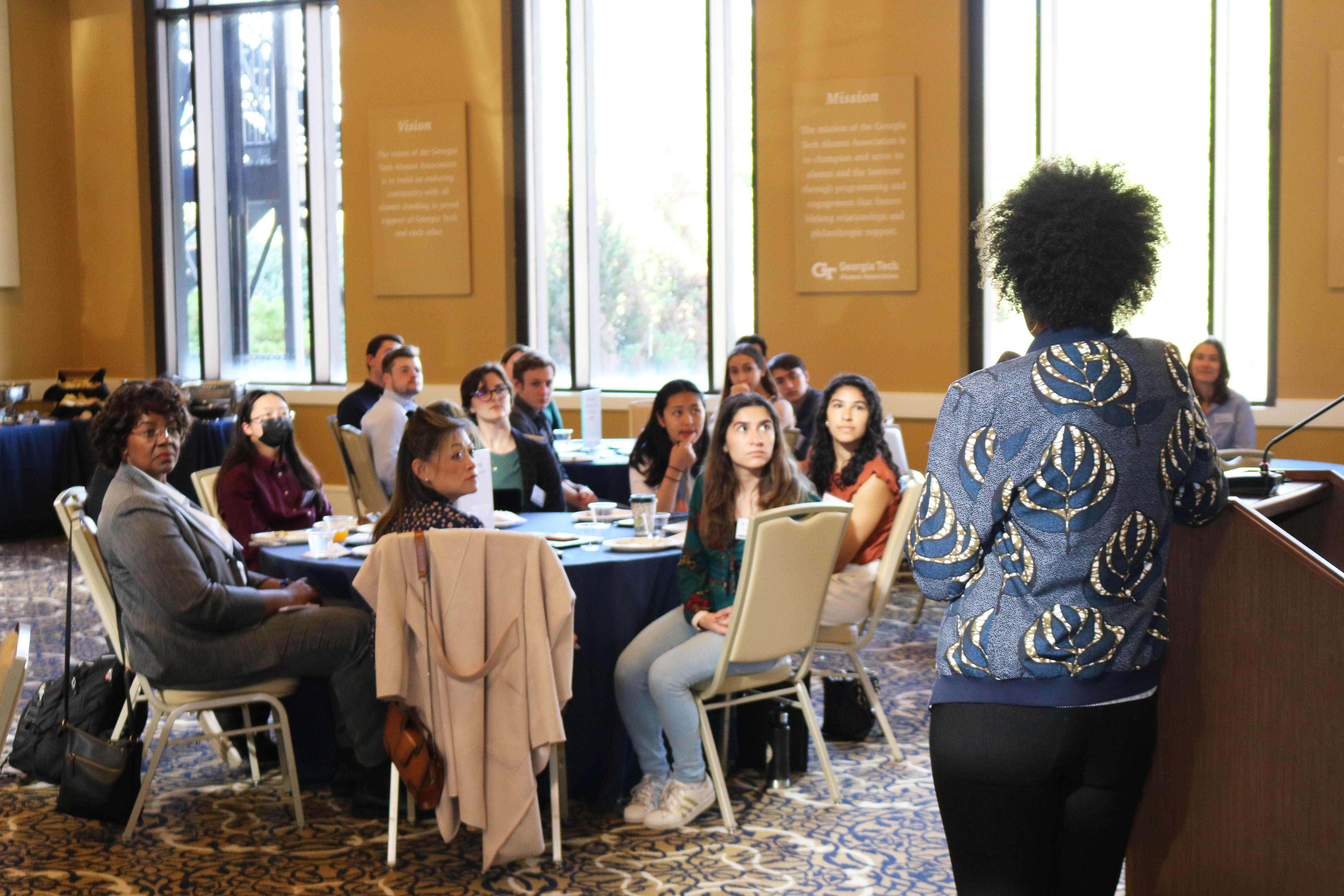 New Relic executive and College of Sciences alumna Tia Williams speaks to CoS students at the College's Spring Student and Alumni Leadership Dinner. (Photo Renay San Miguel)