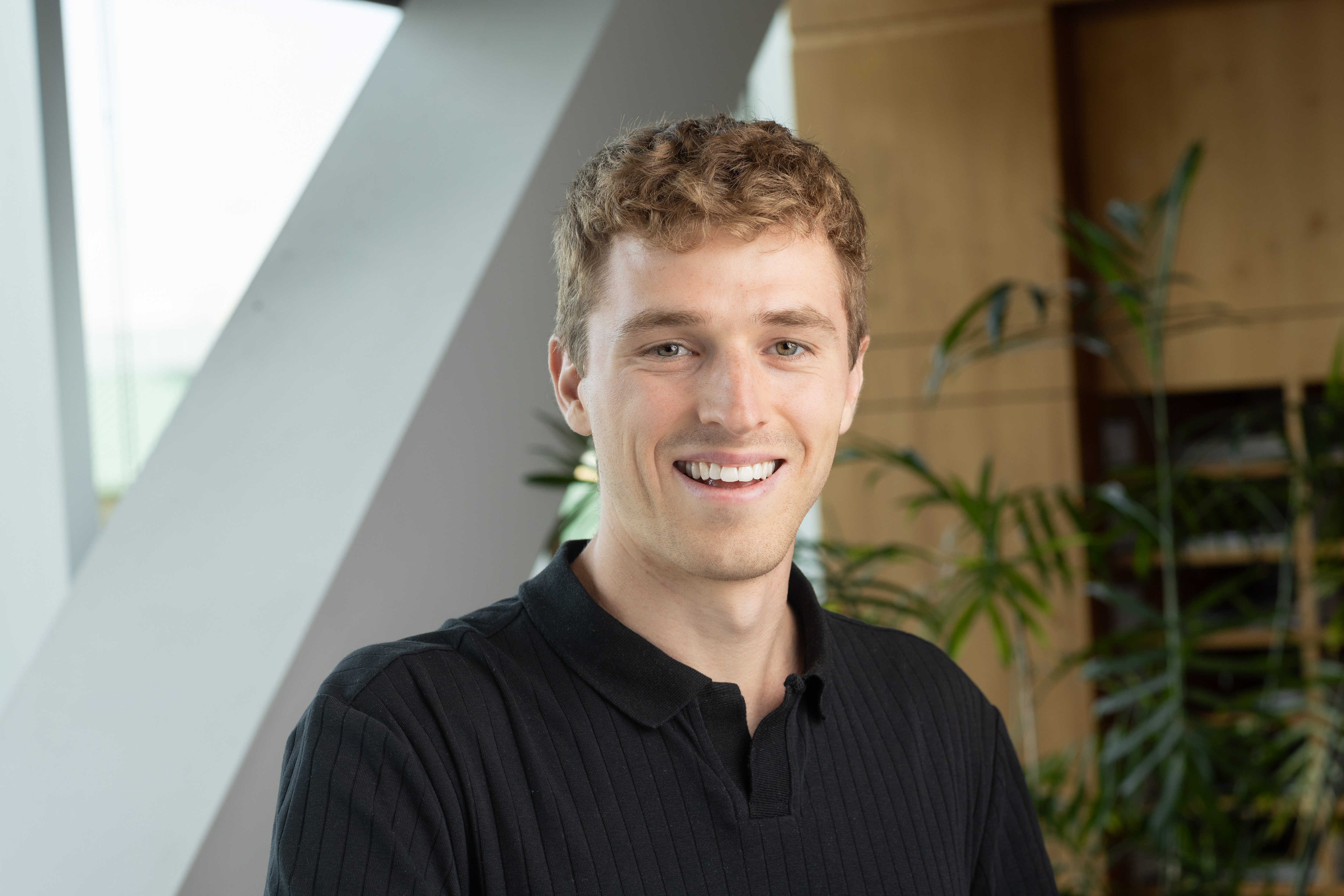 Josiah Kratz works at the intersection of physics and AI/ML.