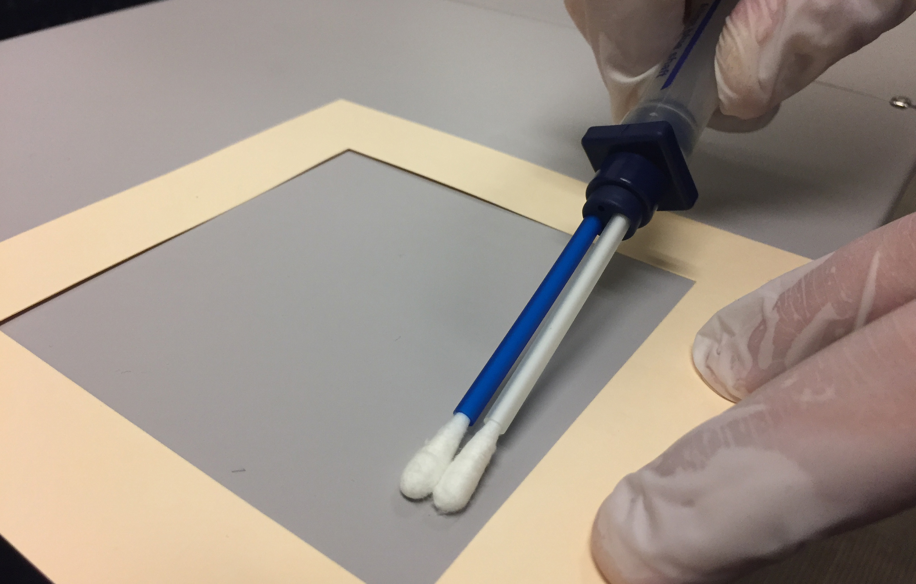 Swabbing tray table