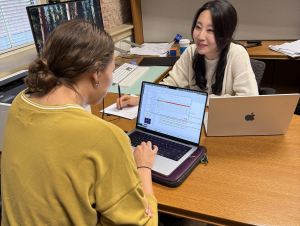 Eunbee Kim provides personalized statistical guidance to a student during a recent Stats HelpDesk session. 