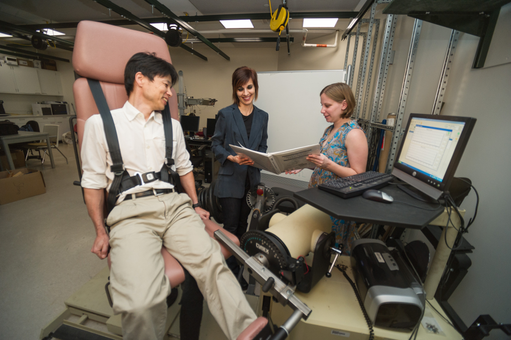 Audrey Duarte conducts an experiment on the impact of exercise on memory